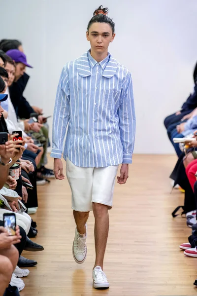 Look 11